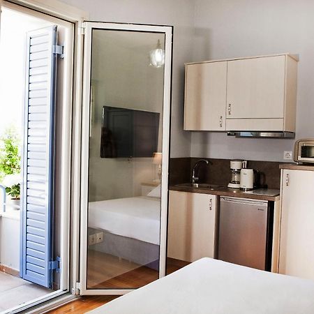 Lovely 1St Fl. Apt, With Balcony In Pagrati Athene Buitenkant foto