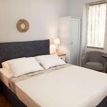 Lovely 1St Fl. Apt, With Balcony In Pagrati Athene Buitenkant foto